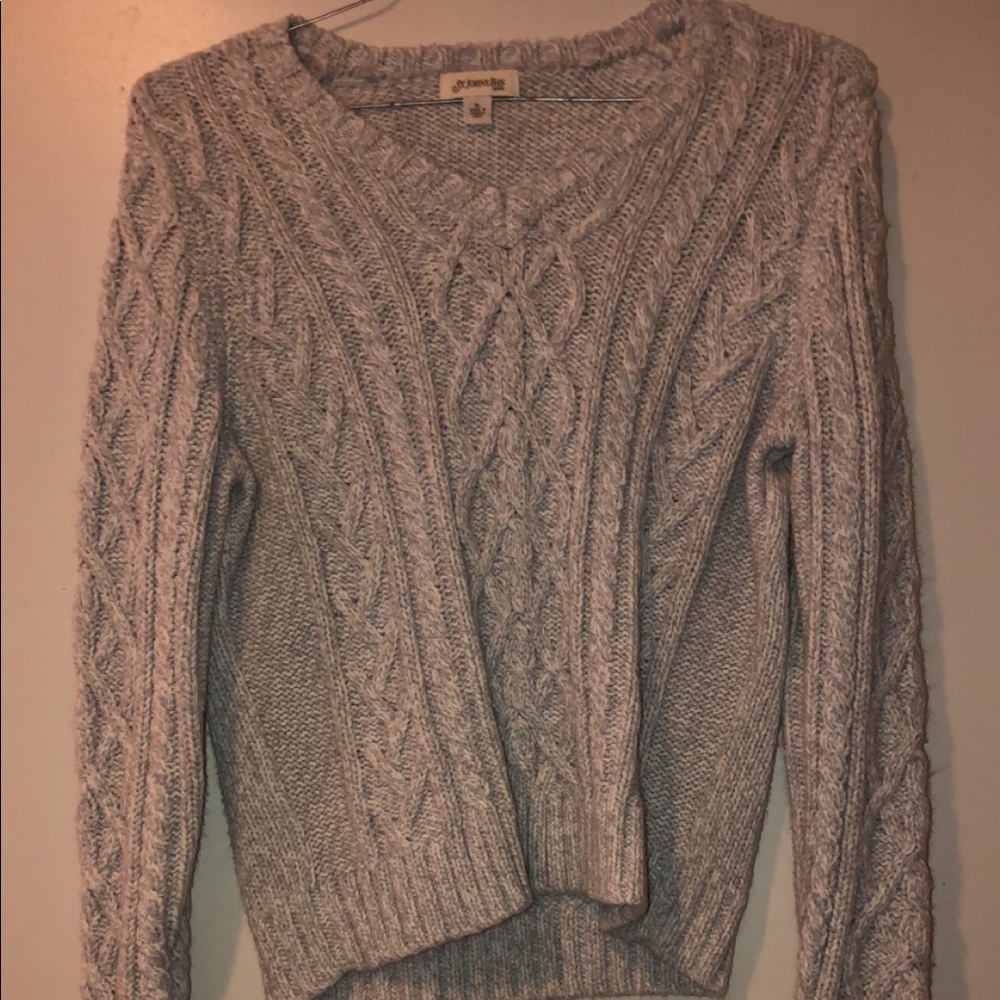 Cute gray barely worn sweater